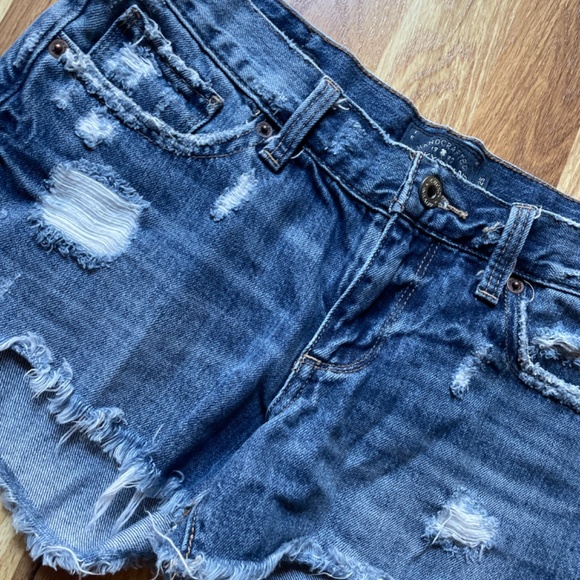 Women Size 0-25 Lucky Brand The Cut Off Denim Distressed Short Shorts - Picture 2 of 6